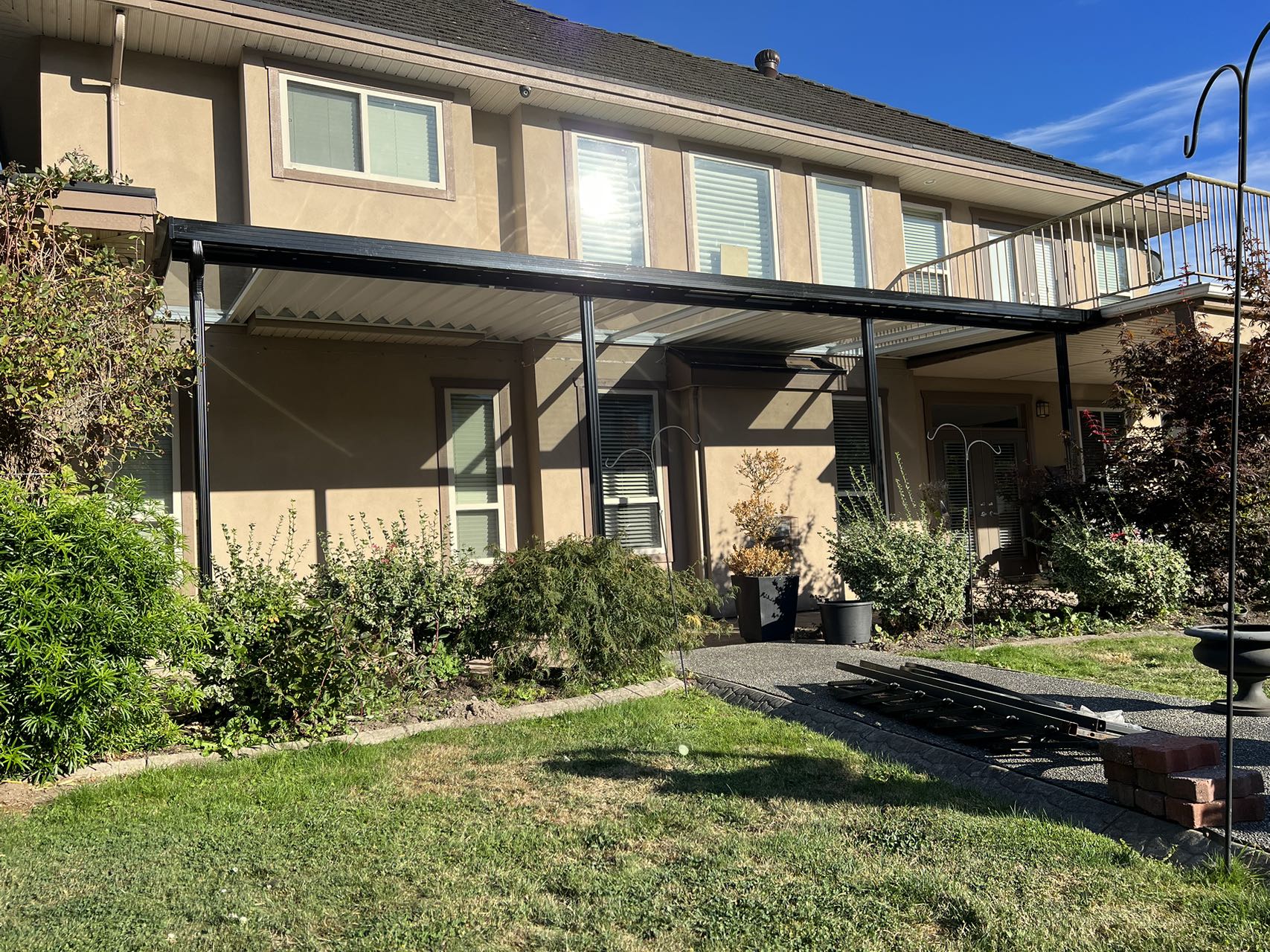 Skyline combo patio cover on a New Westminster townhome or detached backyard patio